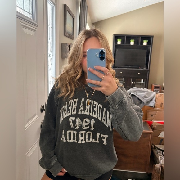 Tops - Cute florida sweatshirt